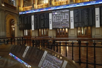 Paneles con los índices bursátiles en el Palacio de la Bolsa.ECONOMÍA;
Eduardo Parra / Europa Press
(Foto de ARCHIVO)
14/9/2022