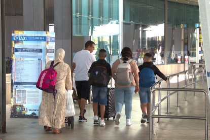 Pasajeros procedentes de Marruecos en el Aeropuerto de Valencia