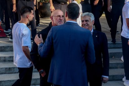 Pedro Rocha y Luis de la Fuente, en el encuentro de este lunes con Sánchez en Moncloa.