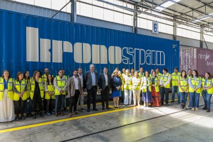 El presidente de CyL, Alfonso Fernández Mañueco, durante la inauguración del nuevo acceso ferroviario desde Kronospan.