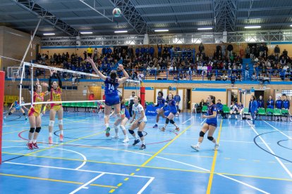 Imagen de un partido de voleibol reciente en la localidad sevillana de Mairena.