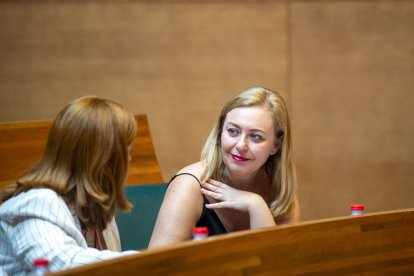 Imagen de la vicepresidenta primera de la Diputación de Valencia y miembro de Ens Uneix, Natàlia Enguix, en el pleno de la corporación provincial.