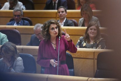 La vicepresidenta primera del Gobierno, ministra de Hacienda y vicesecretaria general del PSOE, María Jesús Montero, durante una sesión de control al Gobierno, en el Senado.