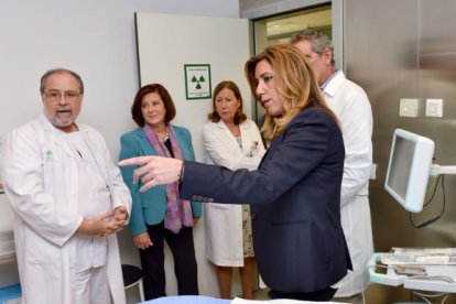 La presidenta andaluza, Susana Díaz, en una visita a un centro hospitalario.