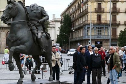 La polémica estatua ecuestre de Franco decapitado