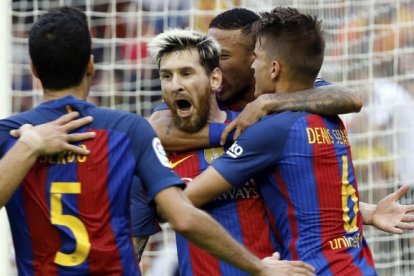 Messi celebra el gol que dio la victoria y abrió la polémica.