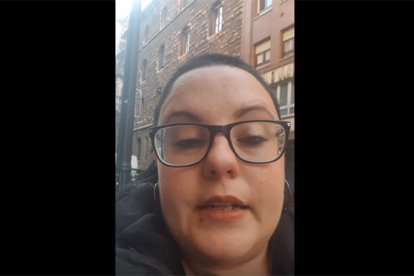 Alba Luna Suárez durante el vídeo que se grabó ella misma.