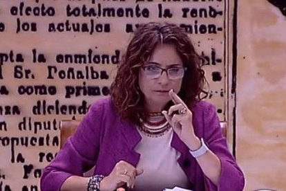 La ministra Montero en actitud desafiante durante su comparecencia en el Senado.