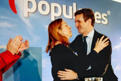 Casado en Galicia, con Ana Pastor y Fátima Báñez