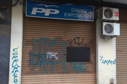 Pintadas en la sede del PP de Exposición en Valencia