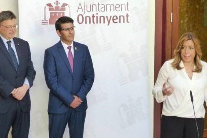 Ximo Puig, Jorge Rodríguez y Susana Díaz en el Ayuntamiento de Ontinyent.