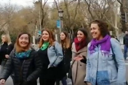 Irene Montero a su llegada a la manifestación. Hacía más de 15 grados en Madrid.