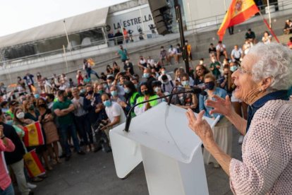 La abuela de Santiago Abascal durante el mitin de Vigo.