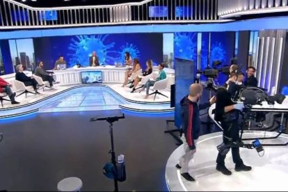 Alfonso Arús presentando "Aruseros" en La Sexta