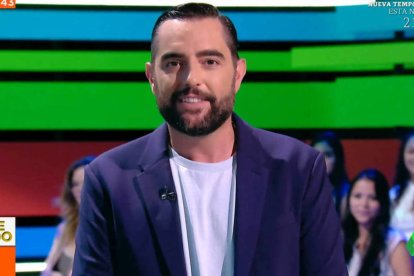 Dani Mateo presentando "Zapeando" en La Sexta