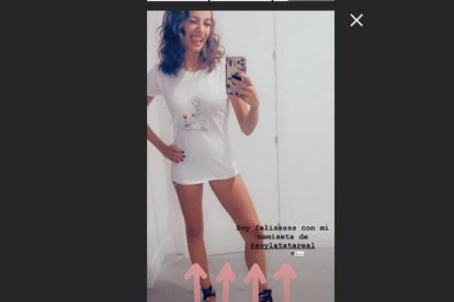 Ana Guerra con la camiseta de la Tata de Miguel Ángel Muñoz.