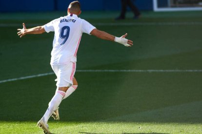 Karim Benzema, celebrando el segundo gol del Real Madrid al Levante el pasado domingo.