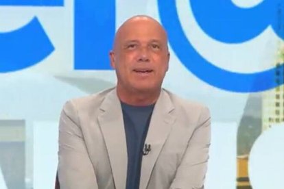 Alfonso Arús presentando "Aruseros" en La Sexta