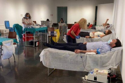 El alcalde de Alicante, Luis Barcala, durante una jornada de donación de sangre / FOTO: de archivo