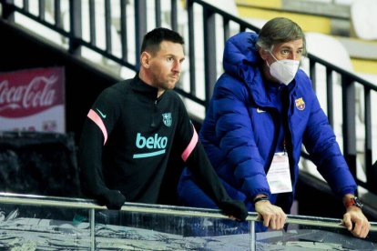 Leo Messi, en el banquillo del Nou Camp.