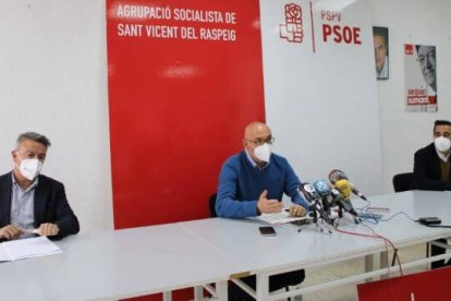 Rueda de prensa en la sede del PSPV de San Vicente del Raspeig con Chulvi, Villar y Muñoz