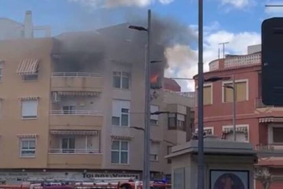 El incendio ha arrasado varias estancias de la vivienda