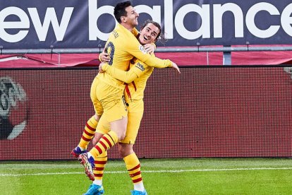 Leo Messi, junto a Antoine Griezmann, celebrando uno de sus últimos goles marcados en el Barcelona.