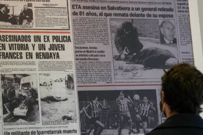 Exposición "El terror a portada. 60 años de terrorismo en España a través de la prensa" en el Centro Cultural Montehermoso de Vitoria-Gasteiz / Pablo González / Europa Press