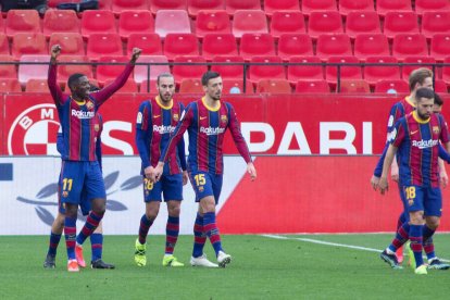 Dembele, celebrando uno de sus últimos goles con el Barcelona.