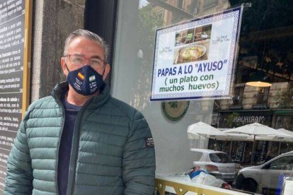 Paco Garrido, el dueño del restaurante donde nacieron las "papas a lo Ayuso".