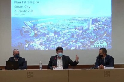 El alclade Luis Barcala durante la presentación del proyecto en el MACA