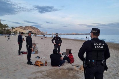 Los agentes van a vigilar, entre otras cosas, que no se celebren botellones ni fiestas en pisos