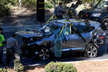 Así quedó el automóvil que conducía Tiger Woods.