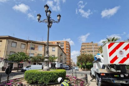 La Farola ocupa la intersección de la avenida Reina Victoria con la calle Pablo Iglesias desde mediados del siglo XX