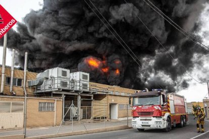 Los bomberos han tardado varias horas en controlar el fuego