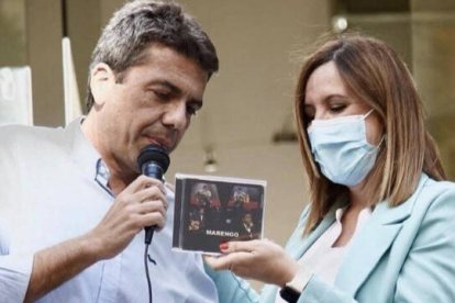 Carlos Mazón regala su disco a Catalá