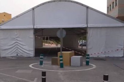 Esta carpa le ha costado al Ayuntamiento de Aspe 25.000€