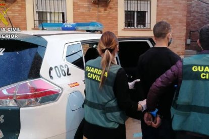 Detenido un acusado de lanzar una encimera de mármol desde una azotea durante una desocupación