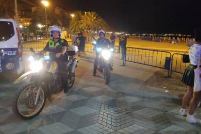 Agentes de la Policía Local de Alicante durante el dispositivo de fin de semana