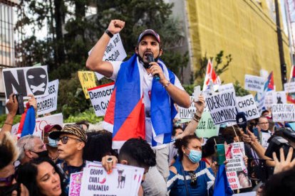 Cubanos en concentraciones en Madrid reclamando justicia y democracia