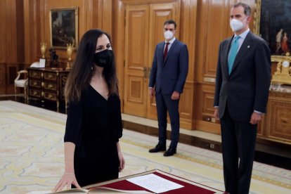 Ione Belarra, ante el Rey Felipe