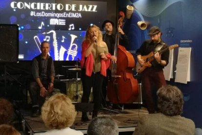 La banda de Jazz “Agustic Band” durante su actuación en el Museo de Aguas