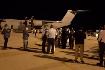 Llegada del primer avión desde Kabul