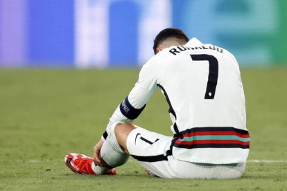 Cristiano Ronaldo, lamentándose de la eliminación de Portugal en la Eurocopa.