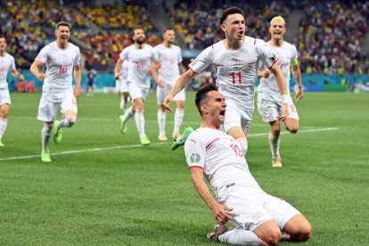 Los jugadores de Suiza, celebrando el gol que les dio la posibilidad de jugar la prórroga.