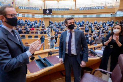 Casado con los diputados y senadores del PP en el Senado