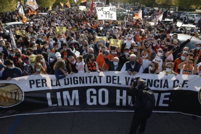 Protesta masiva contra Peter Lim