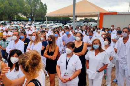 Sanitarios de la Comunitat protestaron por el tratamiento de ozonoterapia decida por un juez.