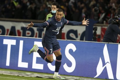 Mbappé celebra uno de sus goles este pasado fin de semana ante el Saint-Étienne.