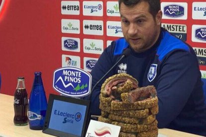 Diego Martínez, el técnico del Numancia, en rueda de prensa.